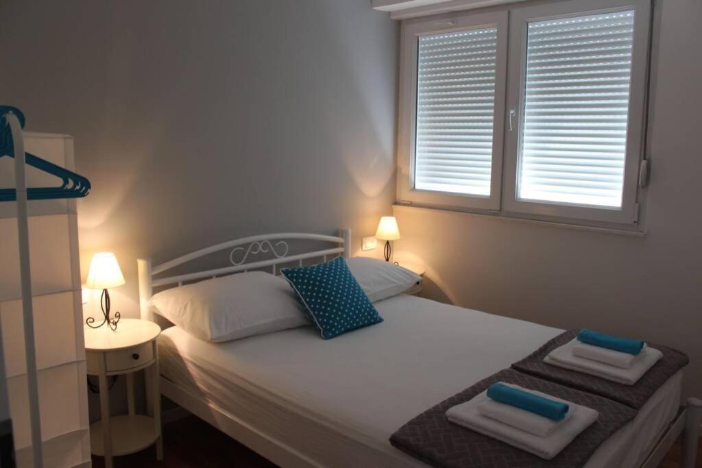 Banana Split Youth Apartment מראה חיצוני תמונה
